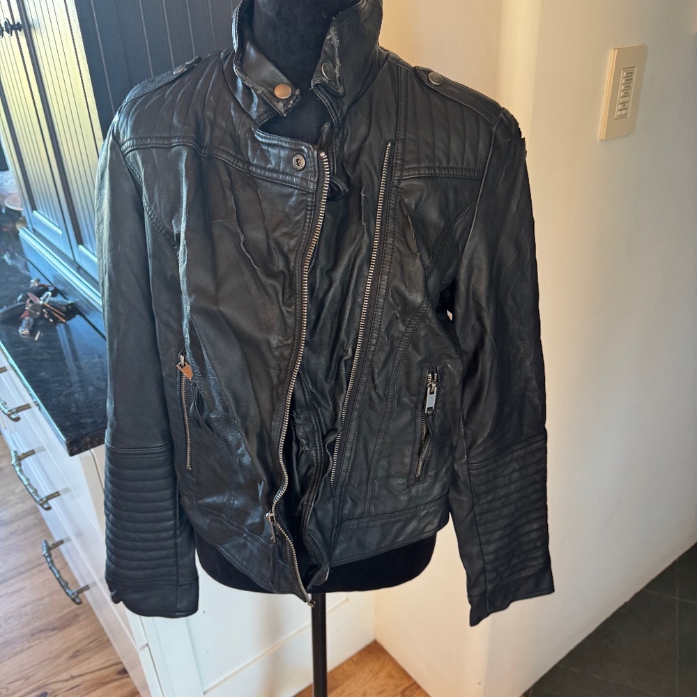XHILARATION WOMEN'S SIZE LARGE BLACK LEATHER JACKET